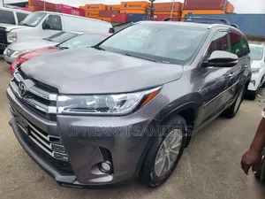 Toyota Highlander Limited 2019 Brown