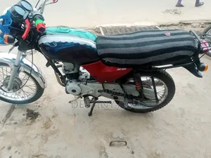 Bajaj Boxer 100 2021 Red