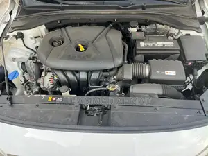 Hyundai Elantra 2018 White
