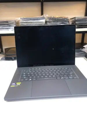Laptop Asus ROG Zephyrus G16 16GB Intel Core Ultra 9 SSD 1T