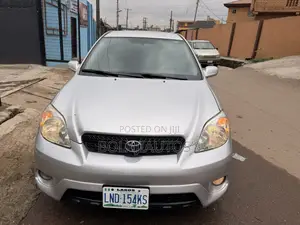 Toyota Matrix XR Hatchback FWD (1.8L 4cyl 4A) 2007 Silver