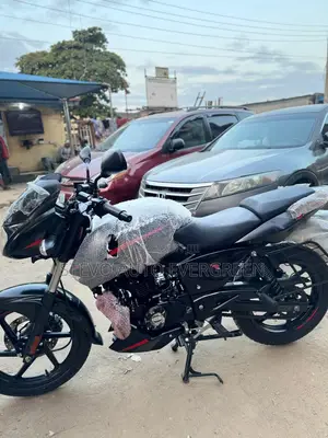 New Bajaj Pulsar 220 F 2025 Black