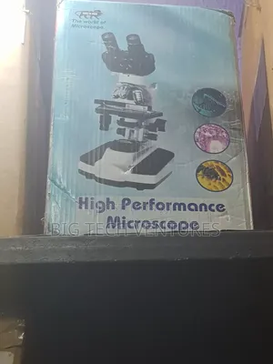 Displays a Packaging Box for a High-Performance Binocular Compound