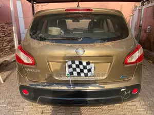 Nissan Qashqai 2010 Orange