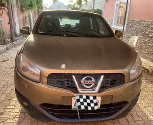 Nissan Qashqai 2010 Orange