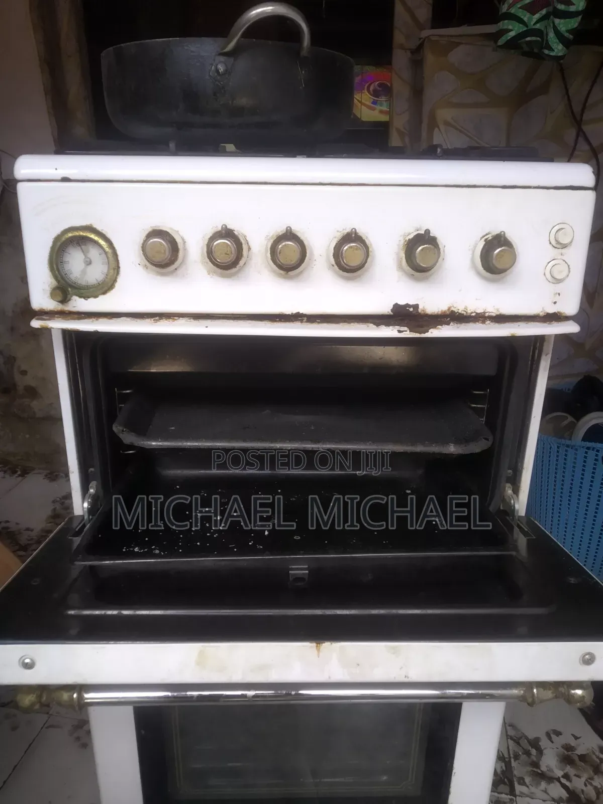 Gas Cooker With Ovens