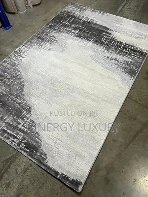 7x10fts Cream and Black Quality Turkish Center Rug