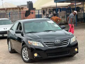 Toyota Camry XLE 4dr Sedan (2.5L 4cyl 6AM) 2010 Black
