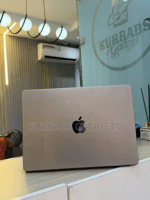 Laptop Apple MacBook Pro 2023 M3 8GB Apple M3 Pro SSD 512GB