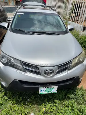 Toyota RAV4 XLE FWD (2.5L 4cyl 6A) 2013 Silver