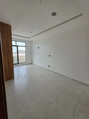 2bdrm Apartment in Lekki Phase 1 for rent