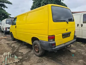Volkswagen Transporter 2003 Yellow