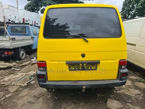 Volkswagen Transporter 2003 Yellow