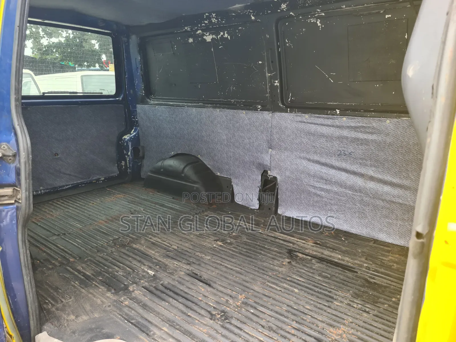 Volkswagen Transporter 2003 Yellow