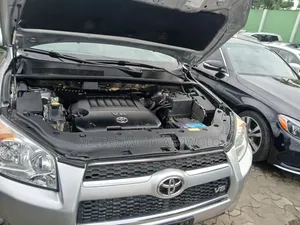 Toyota RAV4 2010 Silver