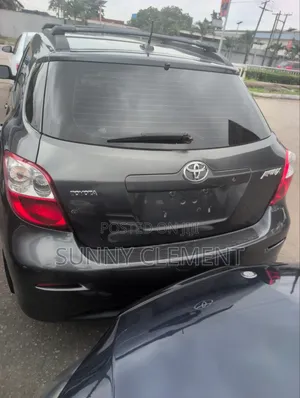 Toyota Matrix S Hatchback FWD (2.4L 4cyl 5A) 2010 Gray