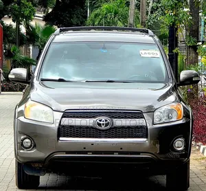 Toyota RAV4 2011 Gold