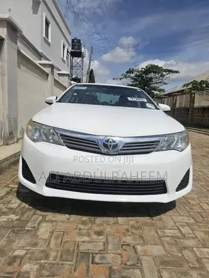 Toyota Camry LE 4dr Sedan (2.5L 4cyl 6A) 2013 White