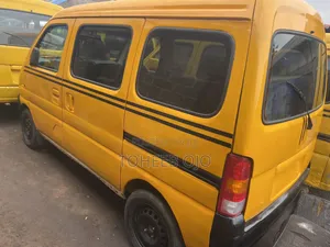 Volkswagen Transporter 1996 Yellow