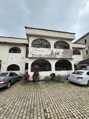 18bdrm House in Wuse Zone for rent