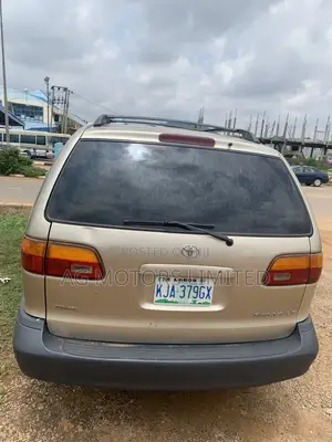 Toyota Sienna 2002 Gold