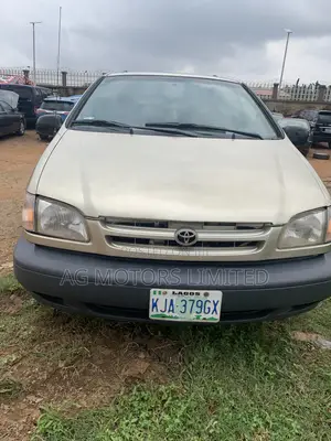 Toyota Sienna 2002 Gold
