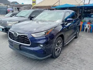Toyota Highlander 2021 Blue