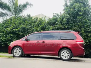 Toyota Sienna 2012 Maroon