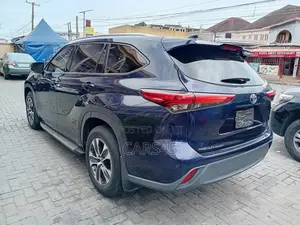 Toyota Highlander 2021 Blue