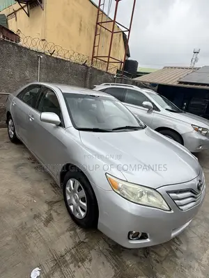 Toyota Camry LE 4dr Sedan (2.5L 4cyl 6AM) 2010 Silver