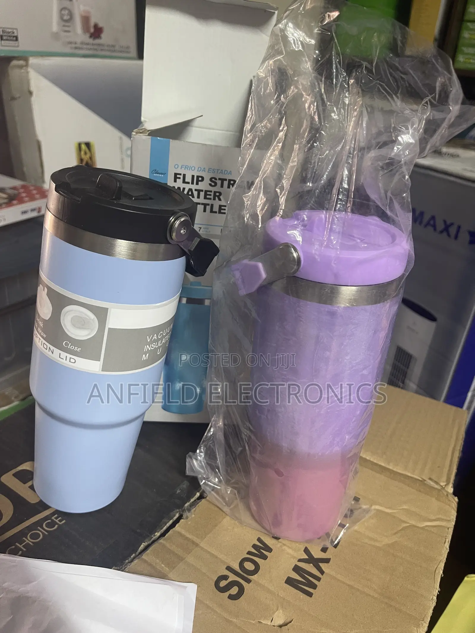 750ml Insulated Water Flask – Keeps Drinks Hot Cold