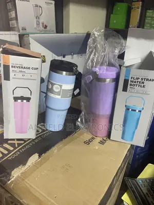 750ml Insulated Water Flask – Keeps Drinks Hot Cold