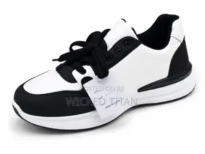 Classic Black White Runner - StreetPro Sneakers