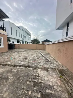 4bdrm Duplex in Ikota for sale