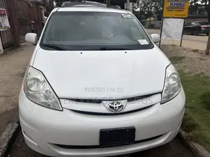 Toyota Sienna XLE 2005 White