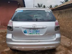 Toyota Matrix Hatchback FWD (1.8L 4cyl 5M) 2007 Silver