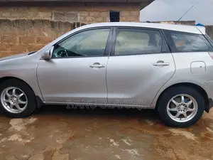 Toyota Matrix Hatchback FWD (1.8L 4cyl 5M) 2007 Silver