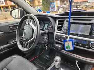 Toyota Highlander LE 4dr SUV AWD (3.5L 6cyl 6A) 2014 Black