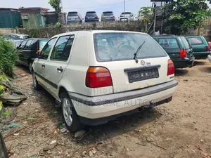 Volkswagen Golf 2002 White