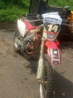 Honda 2005 Red