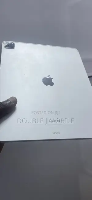 Apple iPad Pro (2022) 128 GB Silver