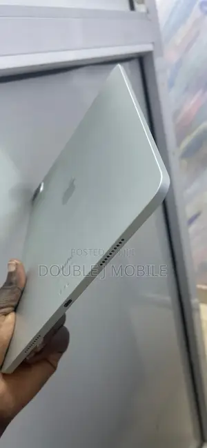 Apple iPad Pro (2022) 128 GB Silver