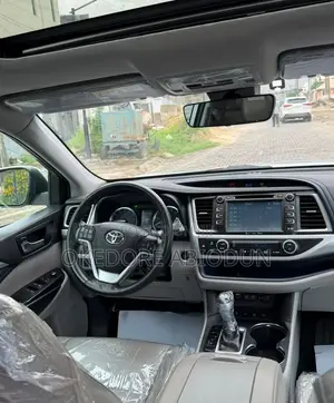 Toyota Highlander XLE 2019 Silver