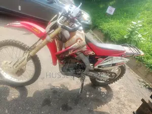 Honda 2005 Red