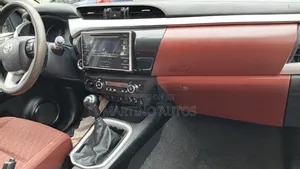 Toyota Hilux 2021 White