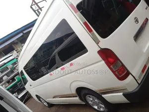 Toyota HiAce 2015 White