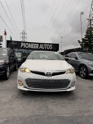 Toyota Avalon XLE 4dr Sedan (3.5L 6cyl 6A) 2014 White