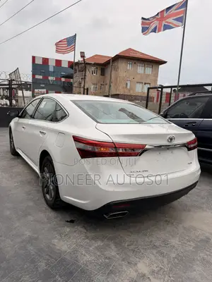 Toyota Avalon XLE 4dr Sedan (3.5L 6cyl 6A) 2014 White
