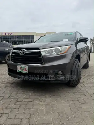 Toyota Highlander XLE 4dr SUV AWD (3.5L 6cyl 6A) 2015 Gray