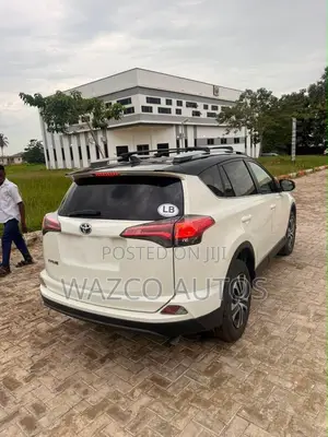 Toyota RAV4 2017 White
